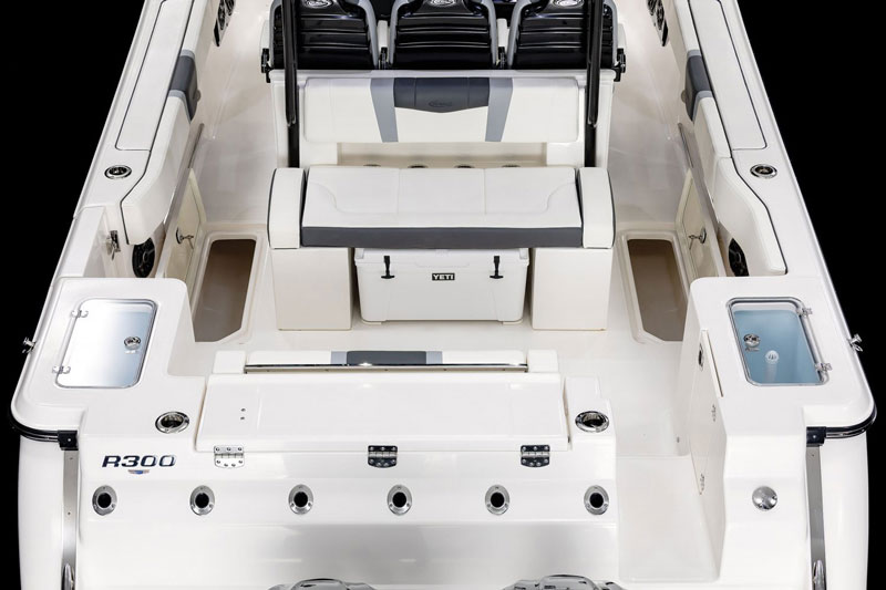 cockpit of the robalo r300